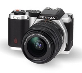 Беззеркальная фотокамера со сменными объективами PENTAX K-01 черно-серебристый + DA L 18-55